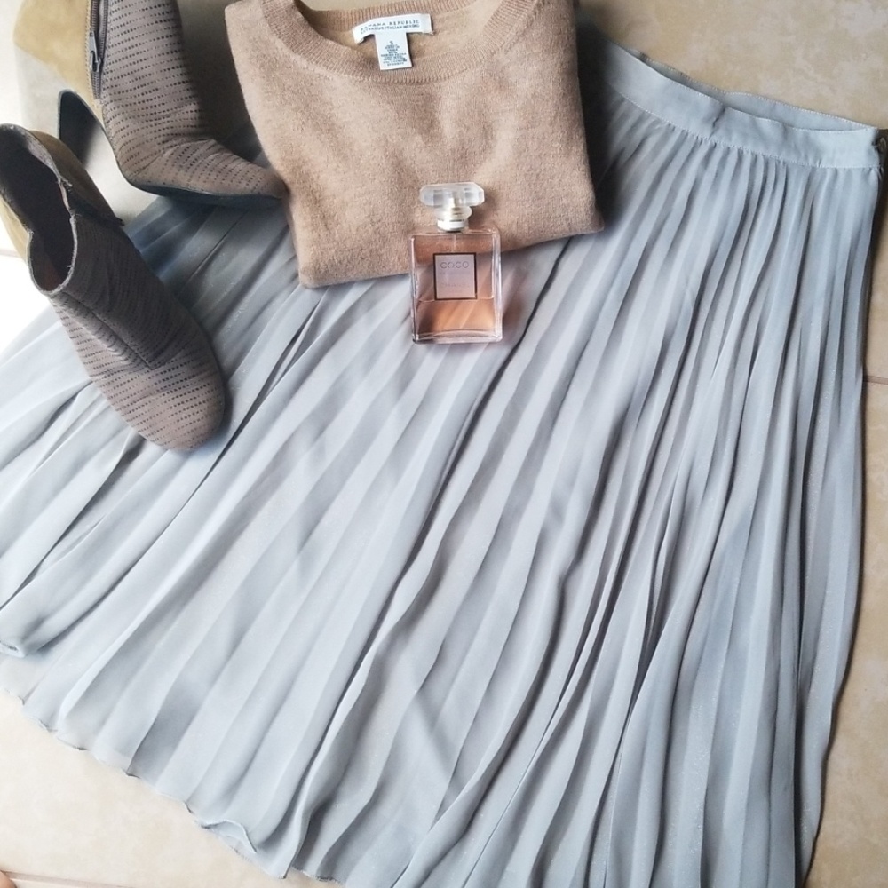 MNG Collection | Grey pleated midi skirt